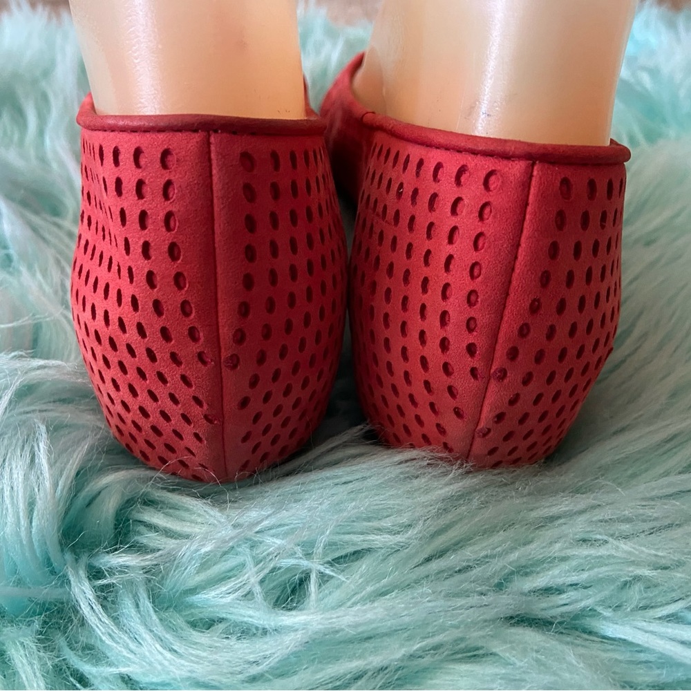 EILEEN FISHER RED PUNCHED LEATHER BALLET FLATS SIZE 7 EUC - Picture 5 of 6